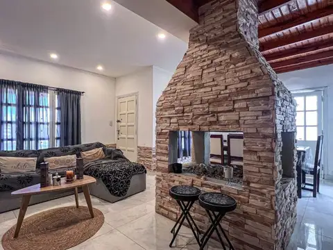Casa 5 ambientes con 2 baños
