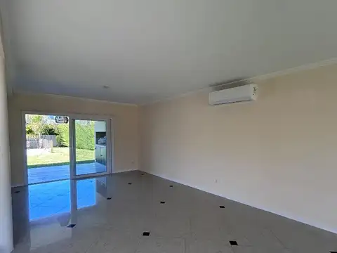 Casa 5 ambientes con 4 baños