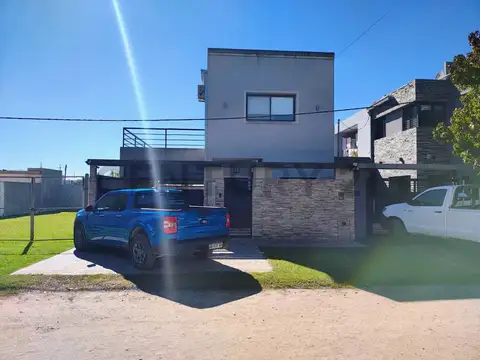 Casa y Terreno en venta en Etcheverry