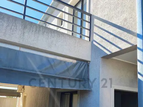 Casa 6 ambientes con 2 baños