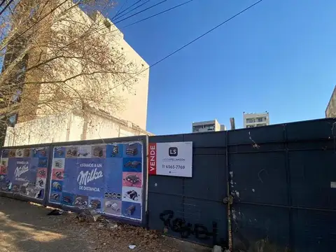 Terreno Doble Frente en Saenz Peña frente a Plaza Pastorino!