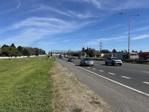 Panamericana km 54 - Colectora Oeste  s/n  PILAR (Av. 12 de Octubre y Ana Mogas)