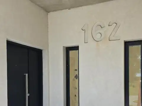 Casa en Venta con 4 cocheras