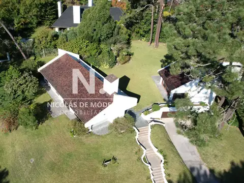 Casa 5 ambientes con 3 baños