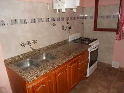 Casa 3 ambientes con 1 baño