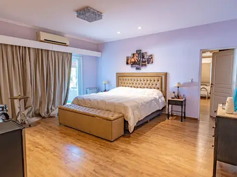 Casa 10 ambientes con 8 baños