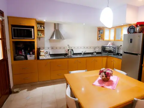 Casa en Venta con 5 cocheras