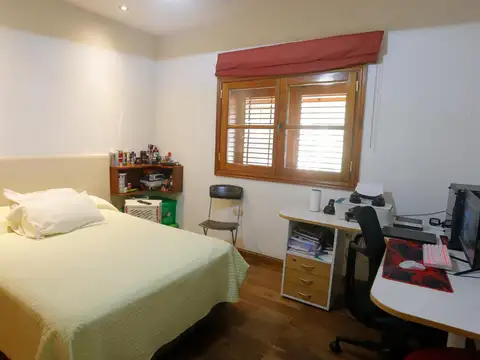 VENTA CHALET CASA 4 AMB QUINCHO PILETA PARQUE LUIS GUILLON