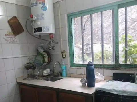 Casa 7 ambientes con 2 baños