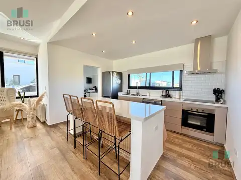 Casa 4 ambientes con 2 baños