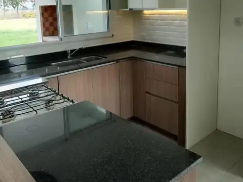 Casa en venta - 3 Dormitorios 3 Baños 2 Cocheras - 211Mts2 - Horizontes al Sur