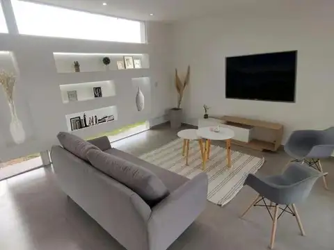 Casa 4 ambientes con 2 baños