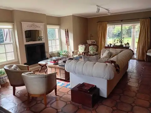 Casa 5 ambientes con 3 baños