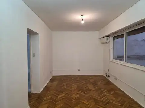 2 ambientes amplios.Cocina.Próximo subte, tren