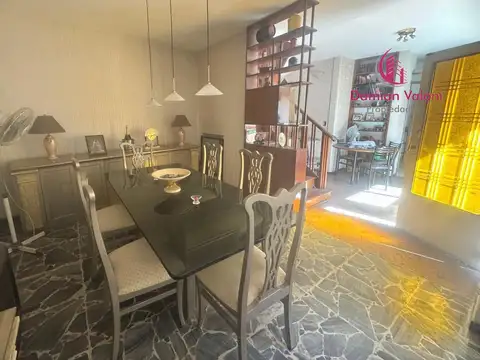 Lote propio con dos locales al frente + casa de 5 ambientes con garage, patio, terraza y parrilla