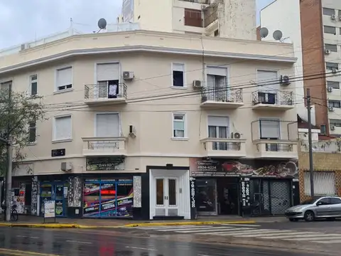 Casa edificio en block 20 u venta Pque Chacabuco