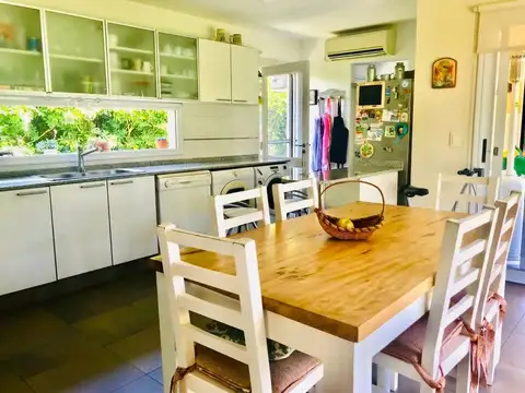 Casa en Alquiler Temporal con 3 cocheras