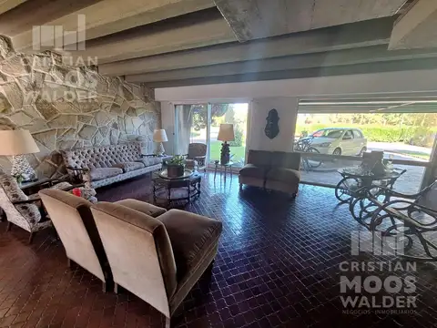 Casa en Venta con 4 cocheras