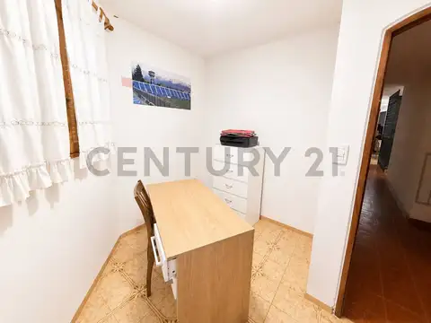 Century21 López ofrece a la venta amplia casa esquina en la Sexta Sección, Ciudad de Mendoza.
