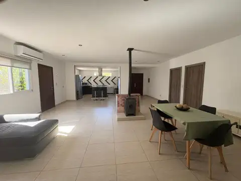 Casa en Alquiler con 1 cochera