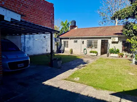 Casa en Venta con 2 cocheras