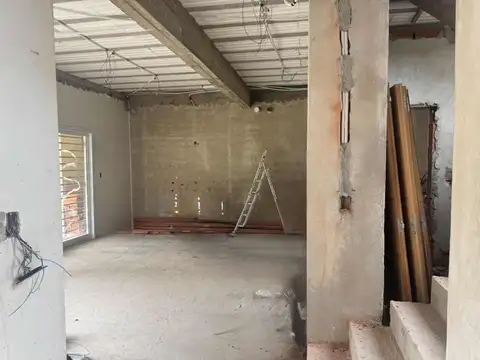 Casa en Venta con 3 cocheras