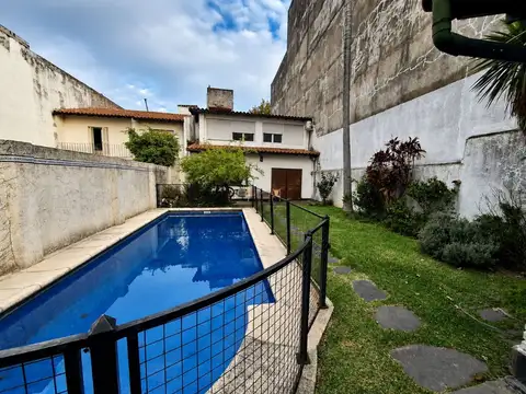Casa 6 ambientes con 2 baños