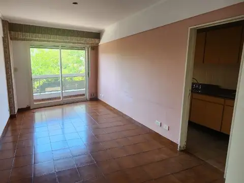 DEPARTAMENTO 3 AMBIENTES AL FRENTE CON BALCON CORRIDO - TODO LUZ Y SOL