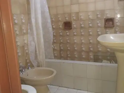 OPORTUNIDAD CASA 4 AMBIENTES ESCUCHA OFERTA