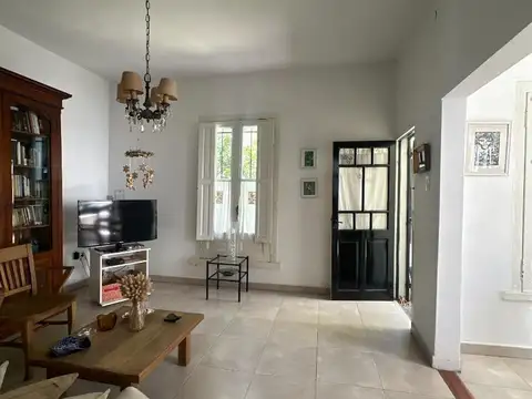 Casa 4 Dorm - parque y pileta - Robinson 841 - Lote 630 M2