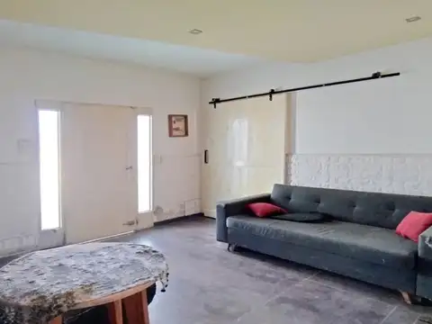 Casa 5 ambientes con 1 baño