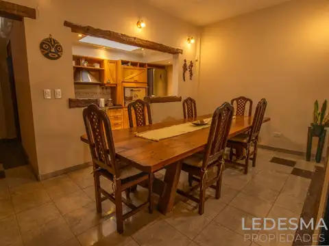 Casa 4 ambientes con 2 baños