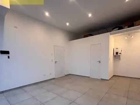 Local en Alquiler en Los Pinares, $ 800.000