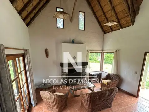 Vende casa con gran terreno en Pinares, Punta del Este