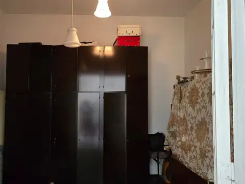 TIPO CASA CON PATIO Y TERRAZA EN MONTE CASTRO.