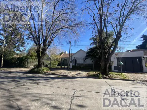 Casa / Terreno en Venta en 473bis/15a y 17 City Bell - Alberto Dacal Propiedades