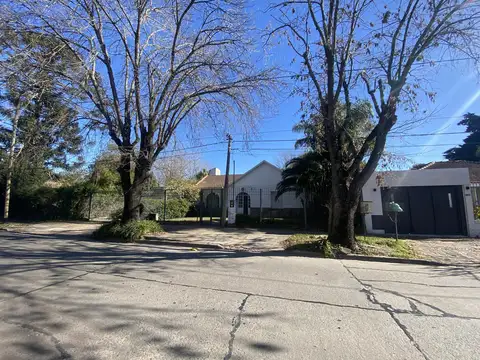 Casa / Terreno en Venta en 473bis/15a y 17 City Bell - Alberto Dacal Propiedades