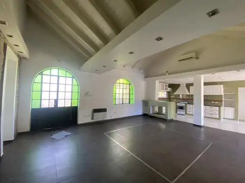 Casa 5 ambientes con 4 baños