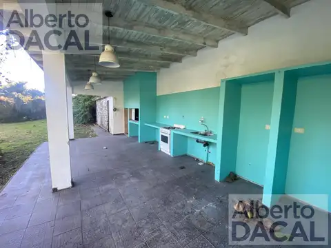 Casa 5 ambientes con 4 baños