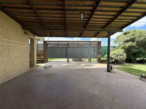 Casa 6 ambientes con 2 baños