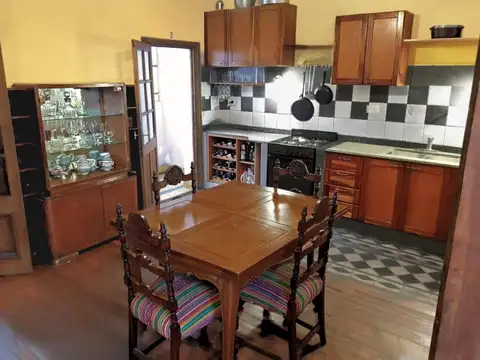Depto Tipo Casa 6 ambientes con 2 baños