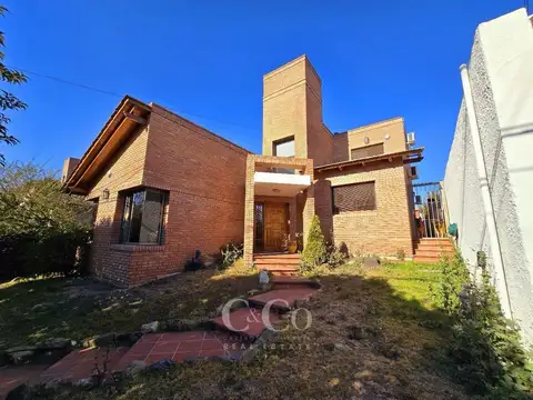 Casa 7 ambientes con 3 baños