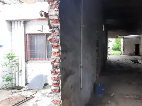 Terreno - El Palomar - GALPON - PERMUTA- CASEROS- VESTUARIOS-FOSA