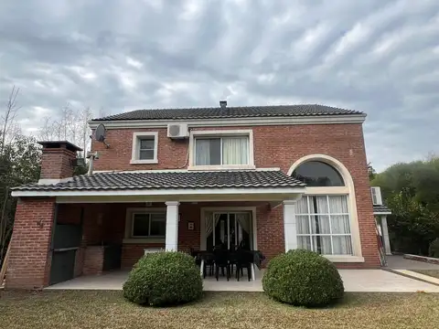 Casa 5 ambientes con 3 baños