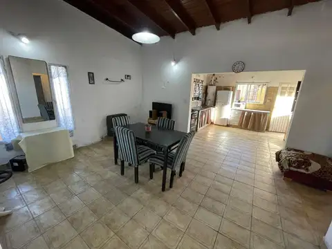 Casa en Venta con 3 cocheras