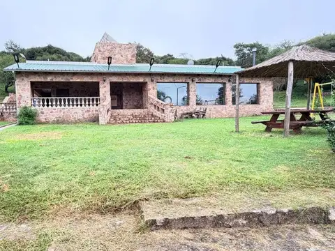 CASA  EN VENTA DE PIEDRA  11 HECTÁREAS EL PUEBLITO
