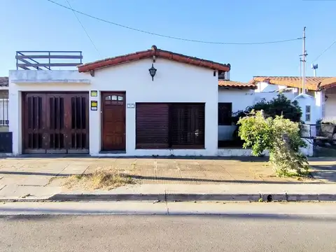 Casa 4 Ambientes en Ituzaingó Norte, Pileta, Quincho, Garage.