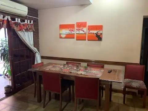 Casa 5 ambientes con 3 baños