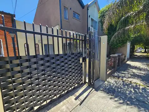 Depto Tipo Casa 4 ambientes con 2 baños