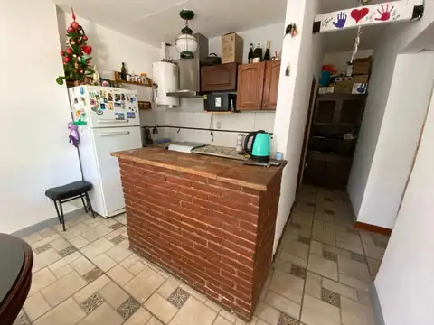 Casa 6 ambientes con 2 baños